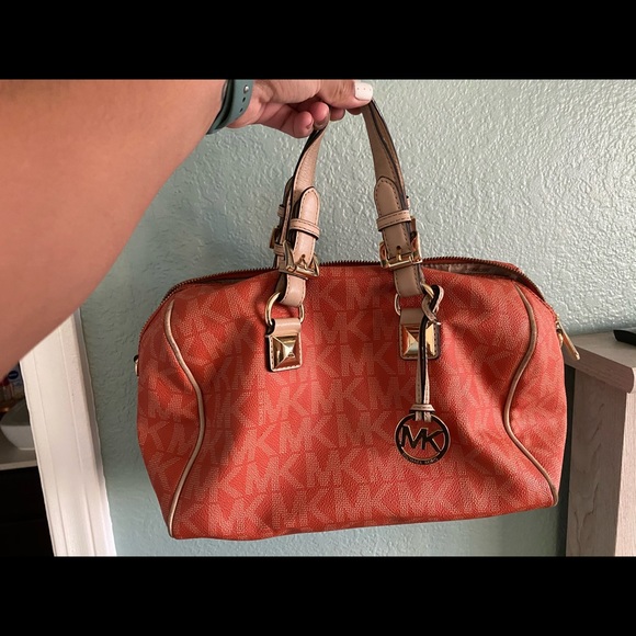 Michael Korea’s Purse - Picture 2 of 4